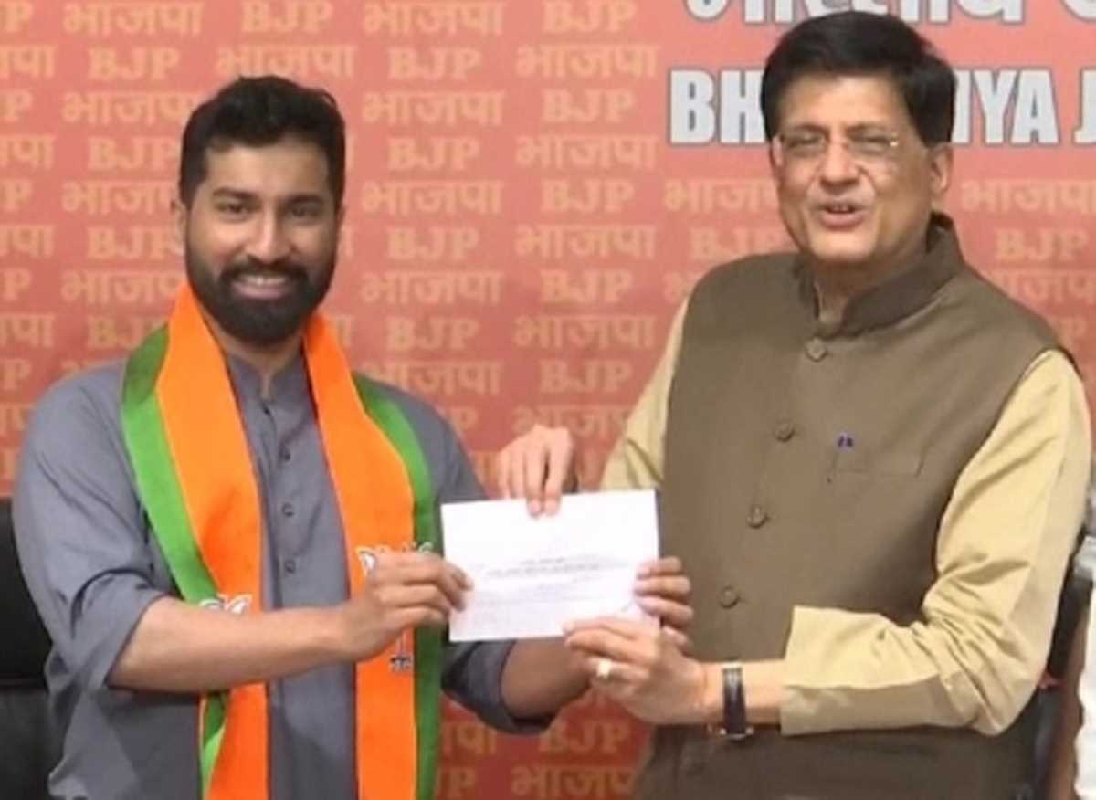 एके एंटनी के बेटे बीजेपी में शामिल, कांग्रेस नेताओं पर एक परिवार के लिए काम करने का आरोप लगाया